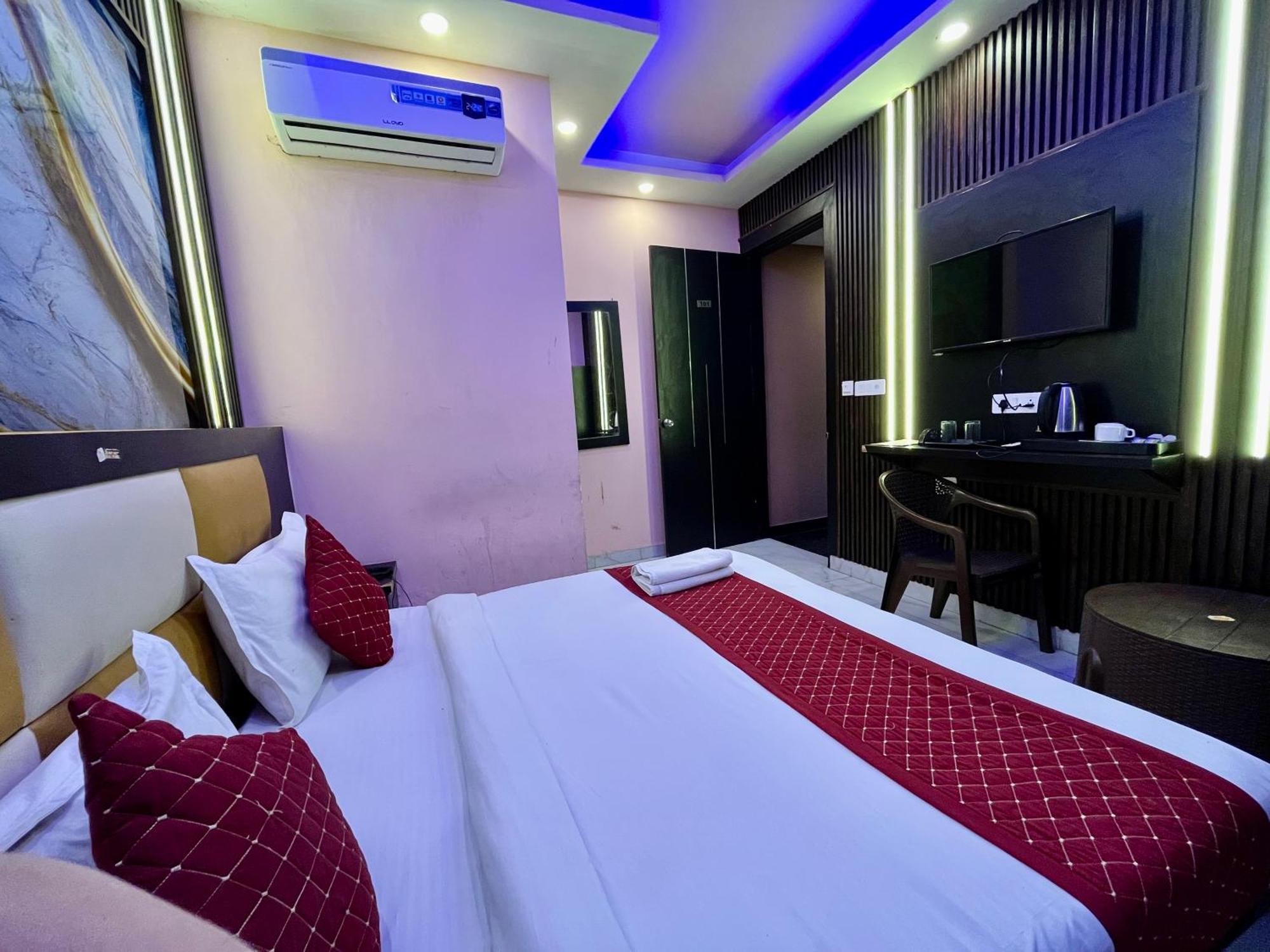 Jupiter Plaza Delhi Airport Hotel New Delhi Exterior photo
