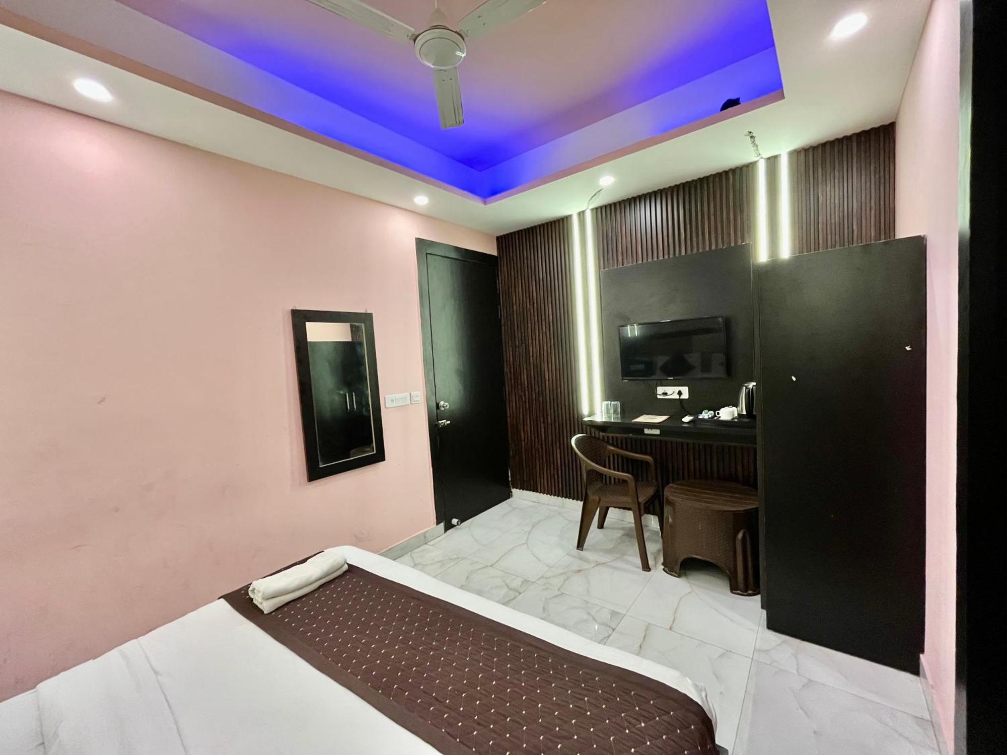 Jupiter Plaza Delhi Airport Hotel New Delhi Exterior photo