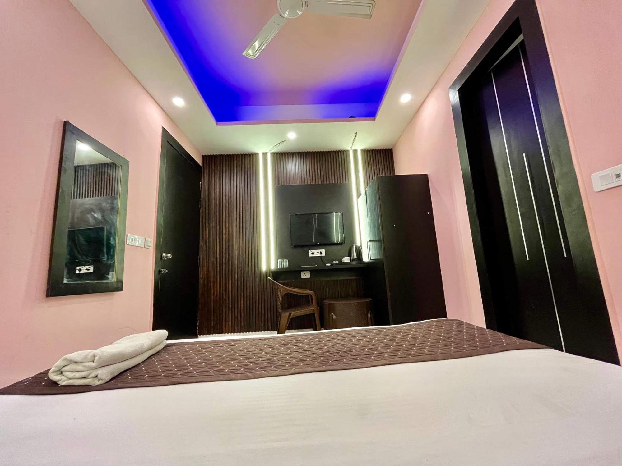 Jupiter Plaza Delhi Airport Hotel New Delhi Exterior photo